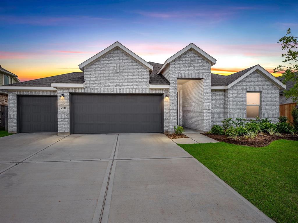 2011 Heather Ridge Way, Rosenberg, Texas image 1