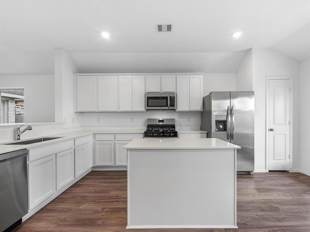 2011 Heather Ridge Way, Rosenberg, Texas image 6