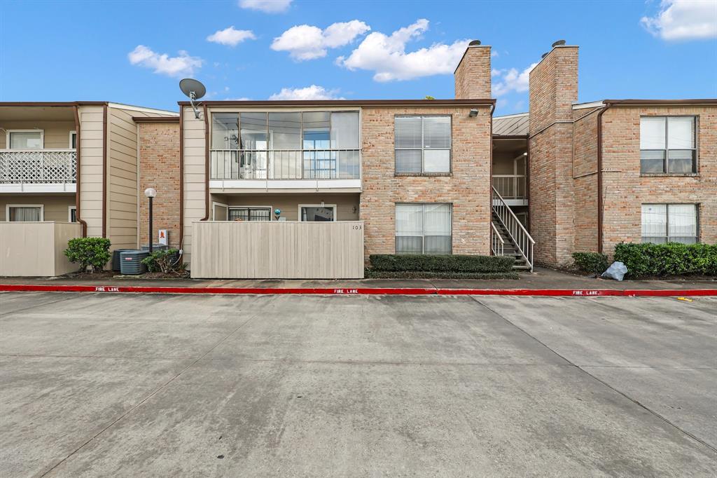 2100 Wilcrest Drive 203