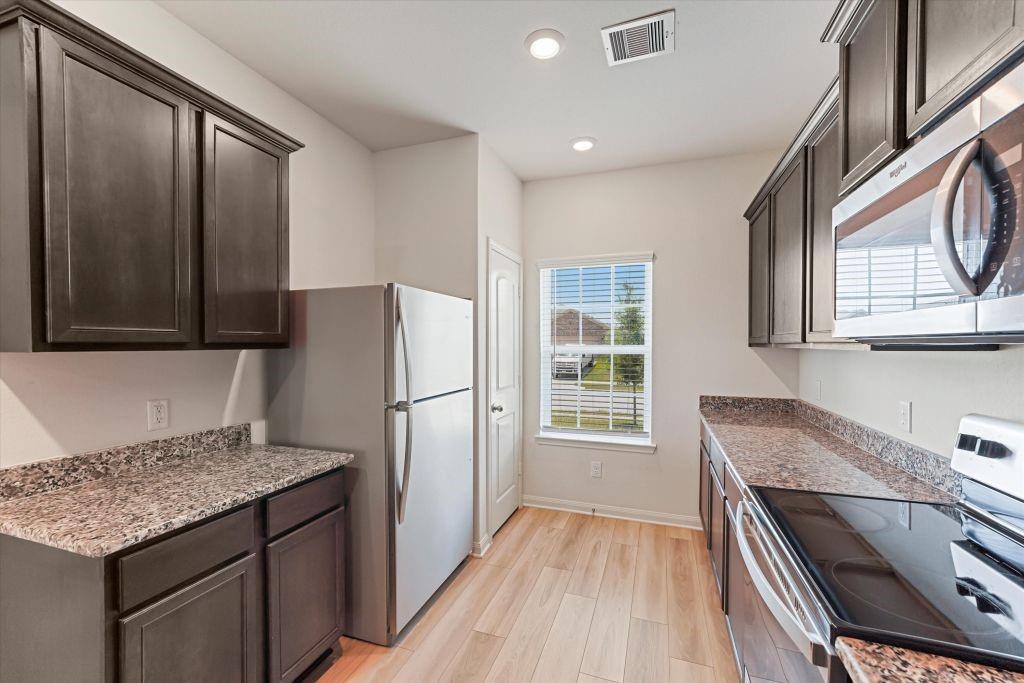 8018 Vacek Meadows Loop, Richmond, Texas image 5