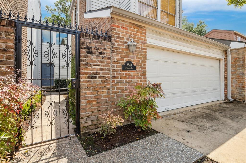 5849 Lynbrook Drive #87, Houston, Texas image 2