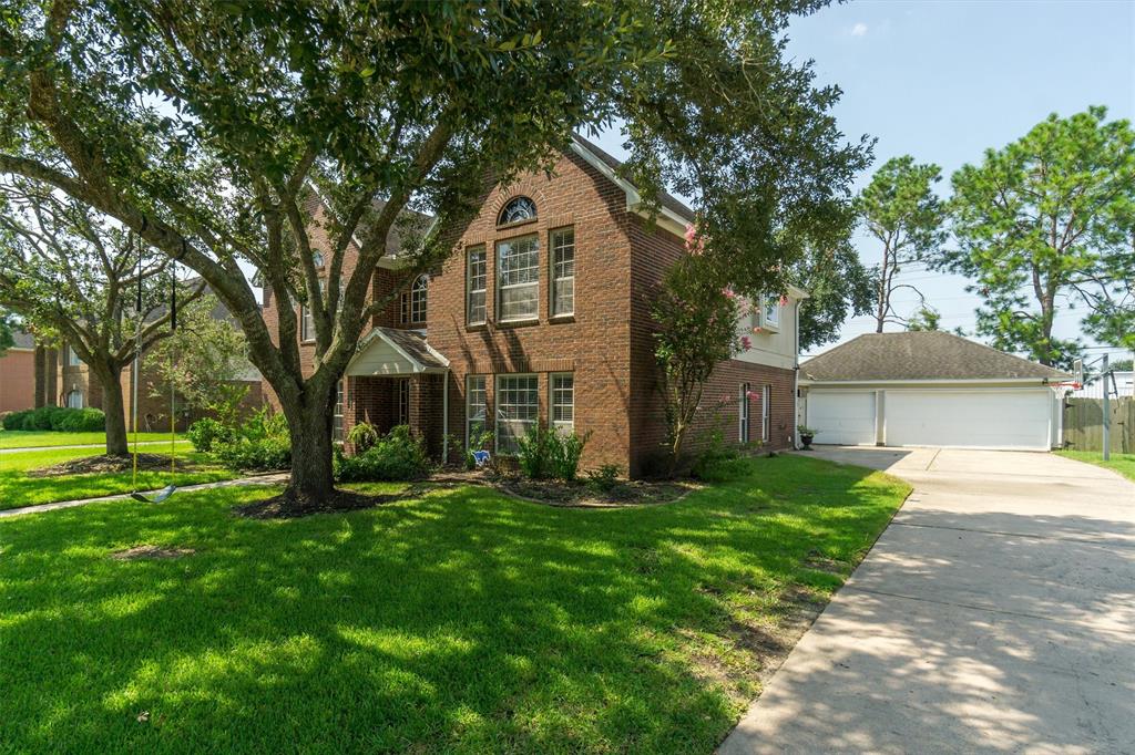 1604 White Wing Circle, Friendswood, Texas image 3