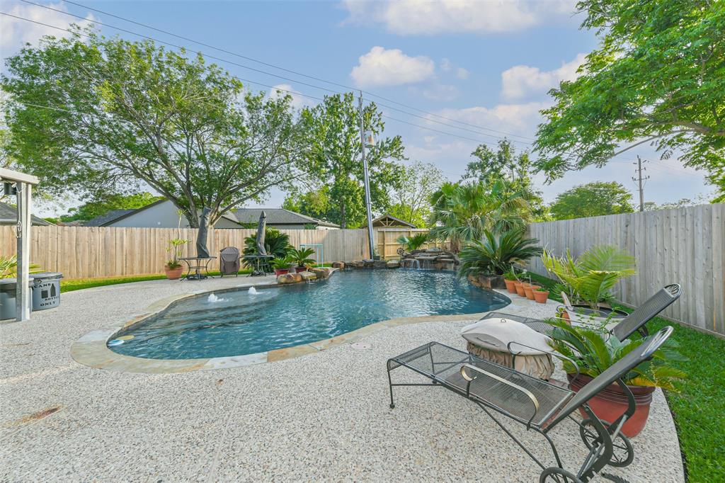 10924 Thornwood Drive, La Porte, Texas image 38