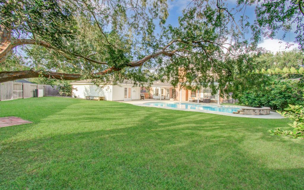23119 Fairvine Park Drive