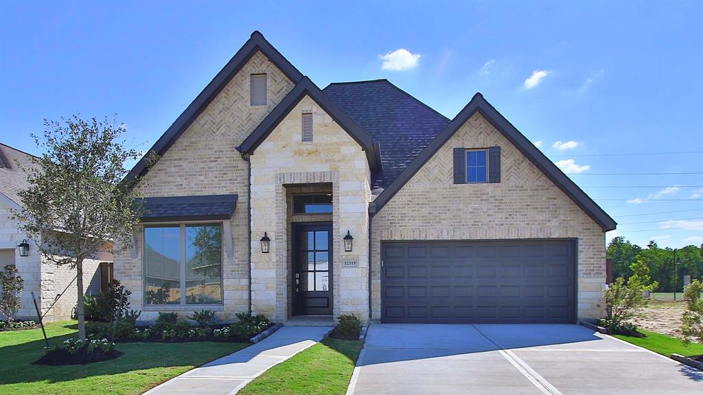 12319 Grassy Bend Drive, Mont Belvieu, Texas image 1