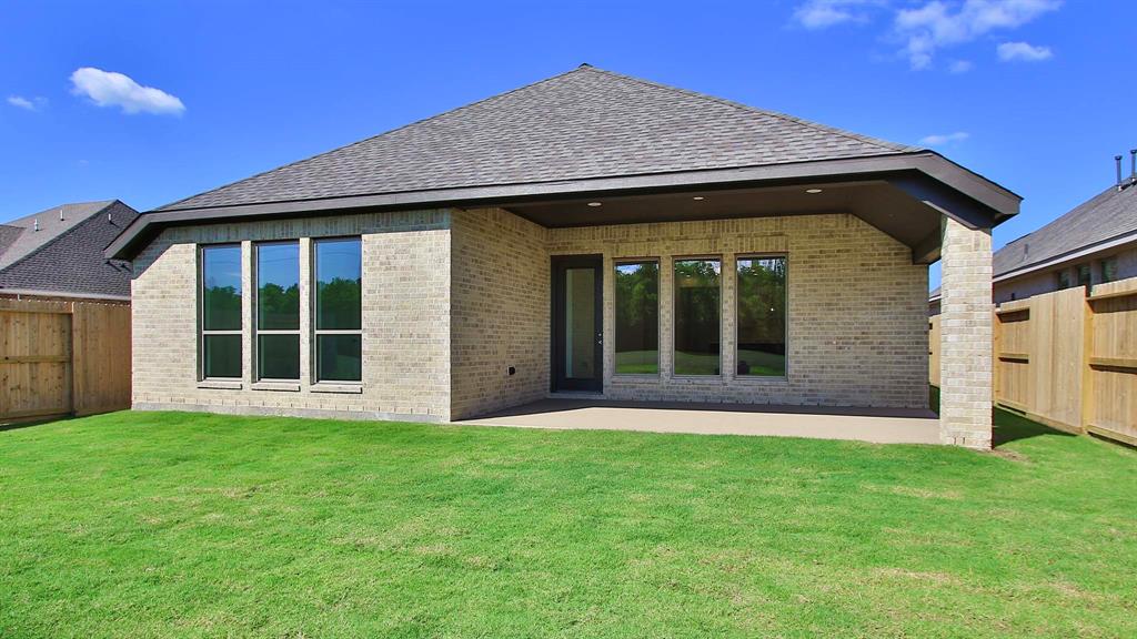 12319 Grassy Bend Drive, Mont Belvieu, Texas image 11