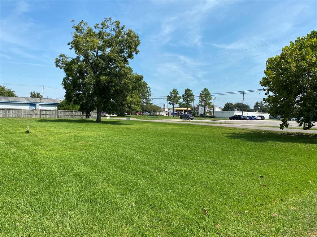 2423 44th Street, Dickinson, Texas image 3