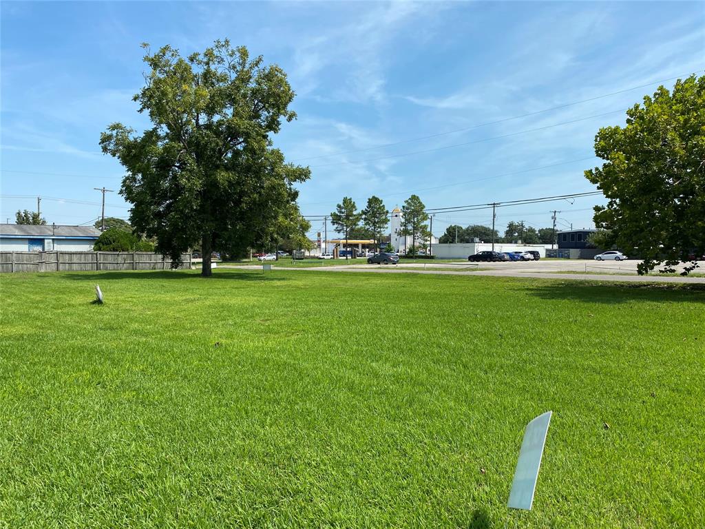 2423 44th Street, Dickinson, Texas image 2