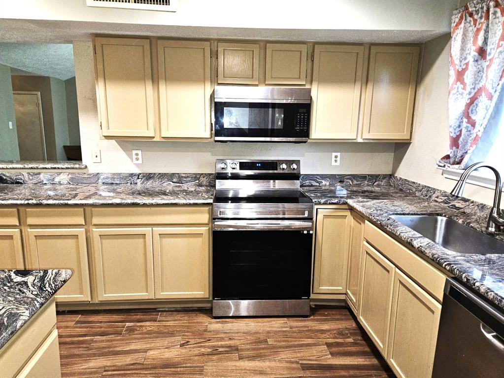 3351 Deermoss Drive Dr, Katy, Texas image 2