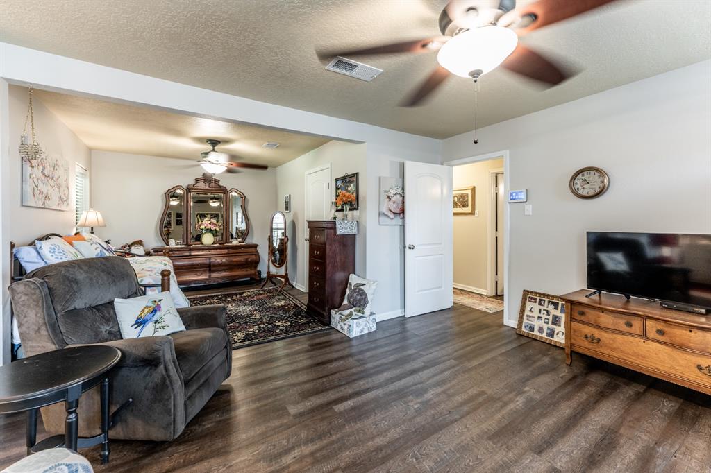2115 Normal Park Drive, Huntsville, Texas image 12