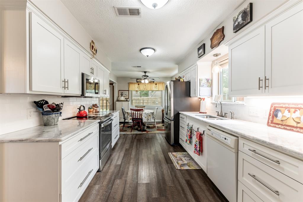 2115 Normal Park Drive, Huntsville, Texas image 2