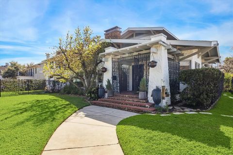 3702 Audubon Place Houston TX 77006