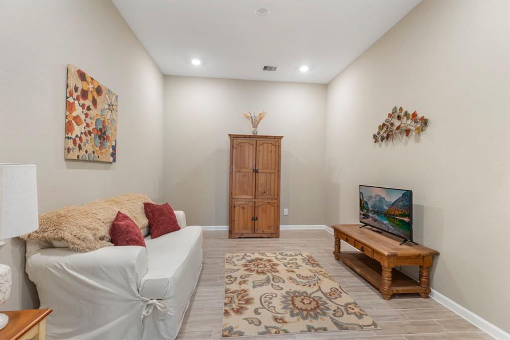 1358 Knollbridge Point Lane, Pinehurst, Texas image 9