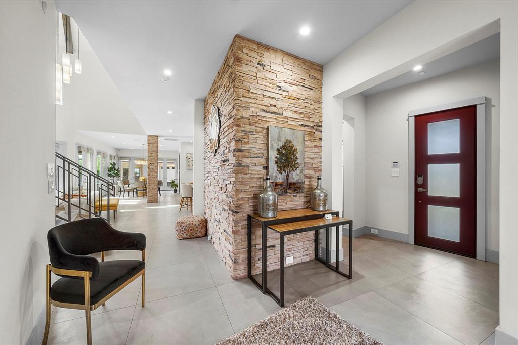 Photo 4 of 50 of 415 W 31st Street house