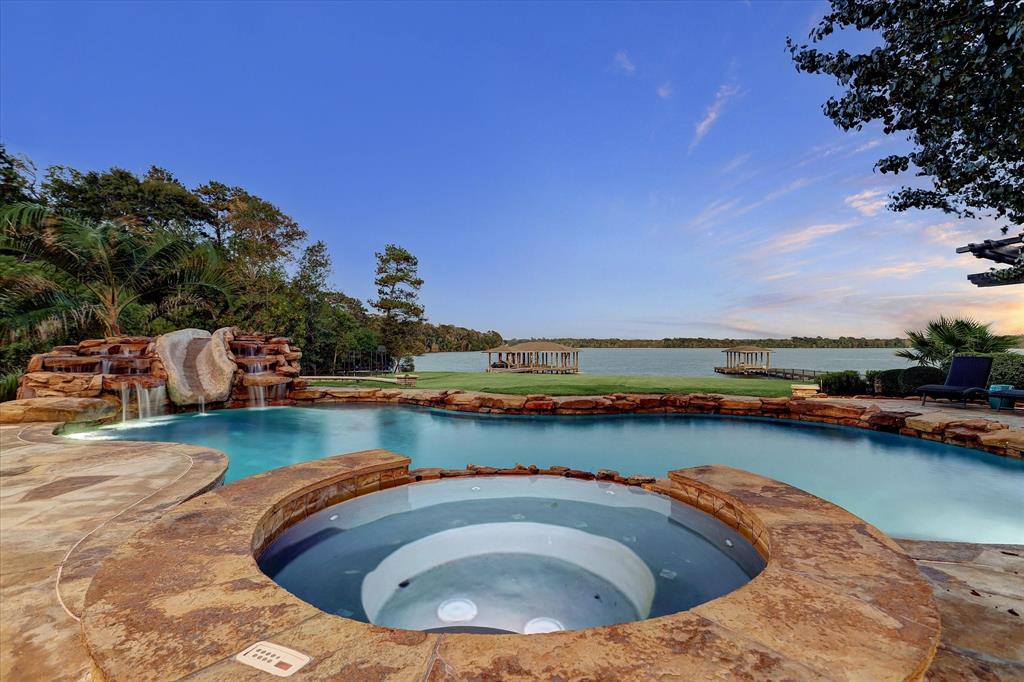 5915 Royal Point Court, Kingwood, Texas image 39