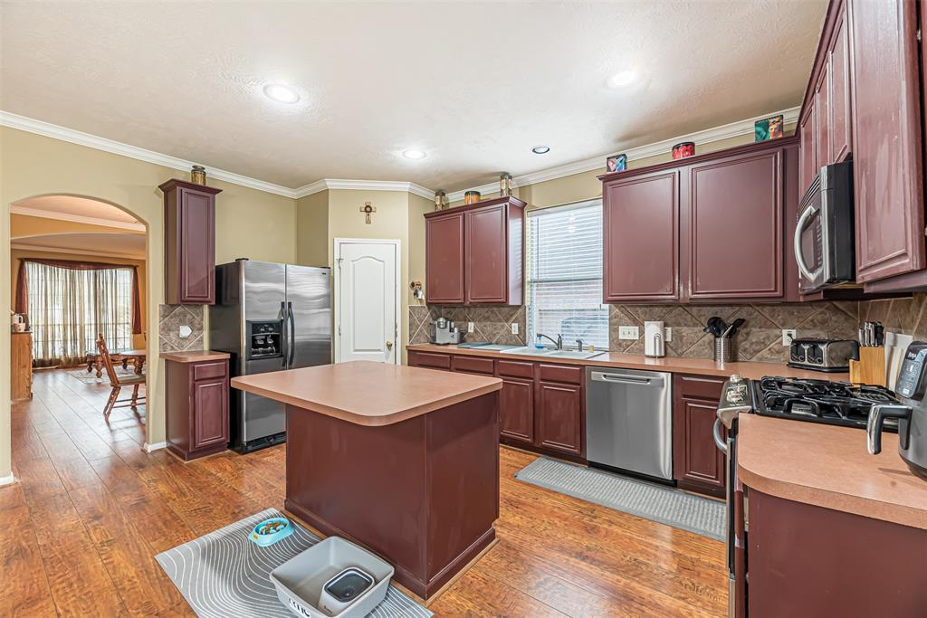 11906 Canyon Valley Drive, Tomball, Texas image 3