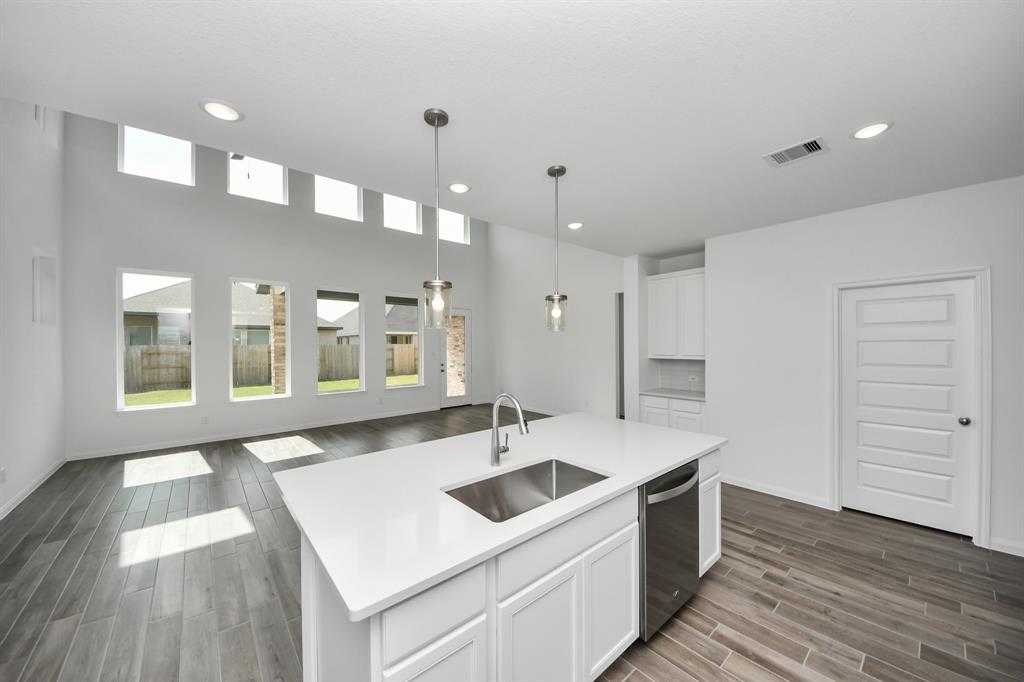 7711 Pale Petunia Trail, Katy, Texas image 12