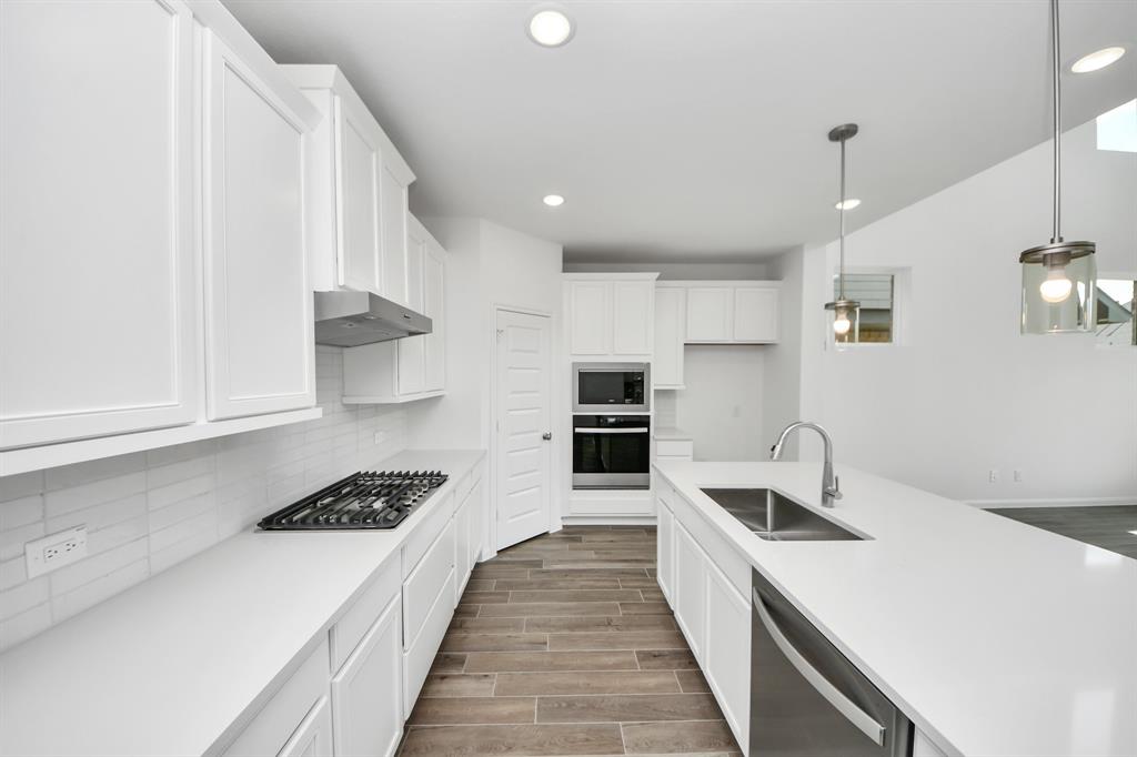 7711 Pale Petunia Trail, Katy, Texas image 11