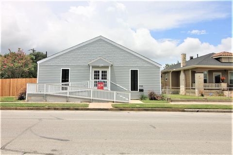 Single Family Residence in Galveston TX 3328 Bernardo De Galvez 1.jpg