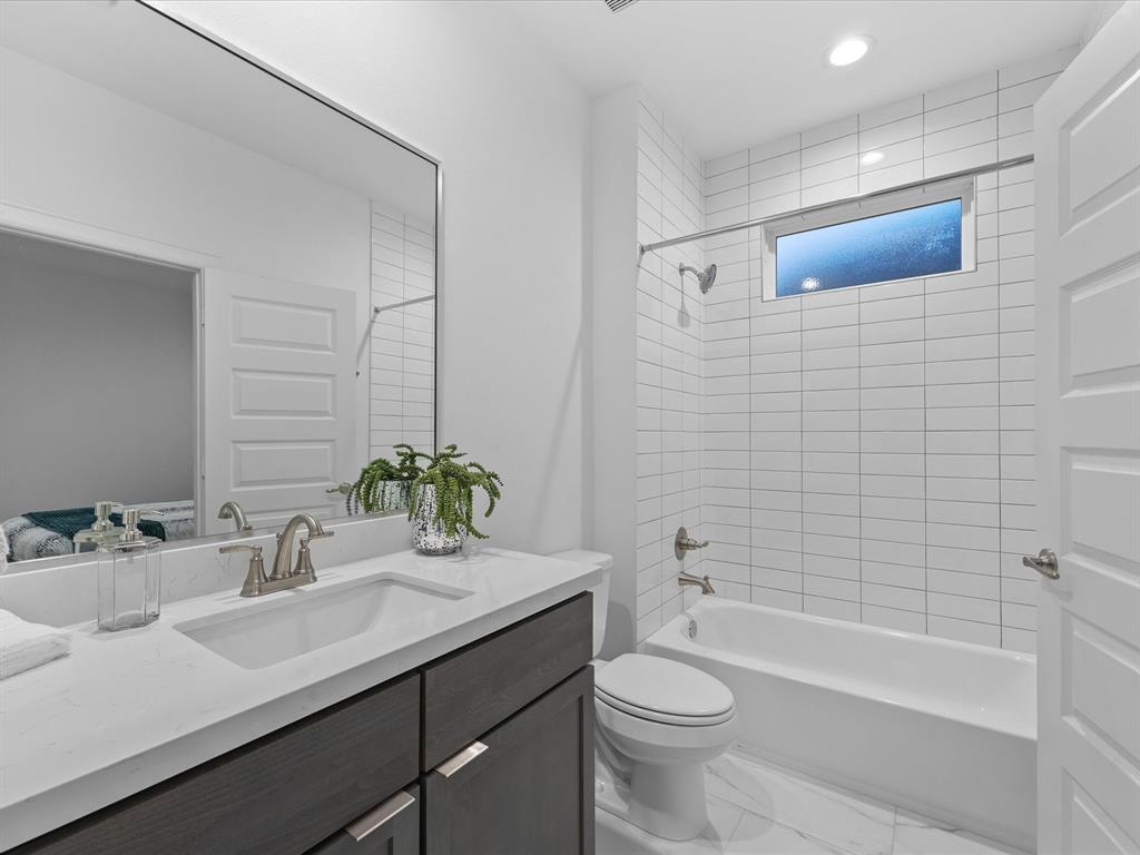 4830 Pinemont Drive, Houston, Texas image 26