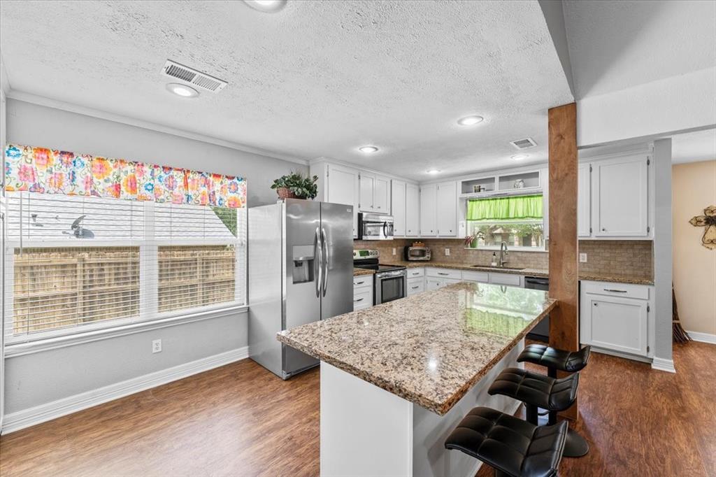 1441 Green Briar Drive, Huntsville, Texas image 10