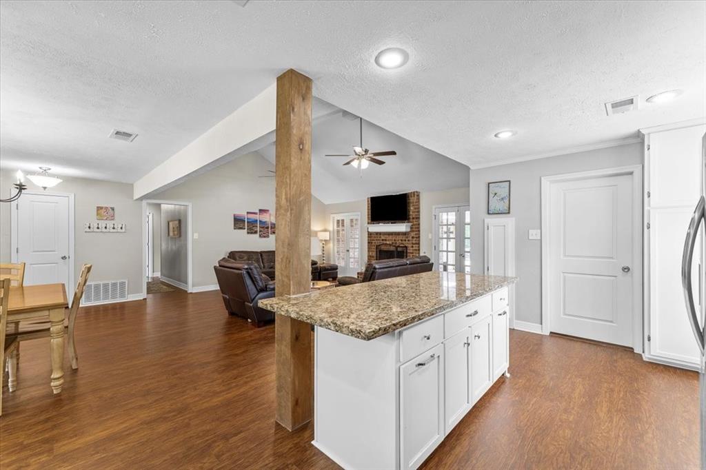 1441 Green Briar Drive, Huntsville, Texas image 8