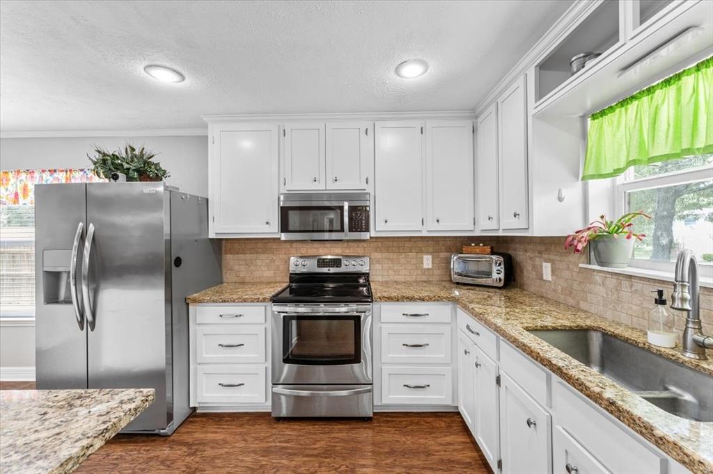 1441 Green Briar Drive, Huntsville, Texas image 9