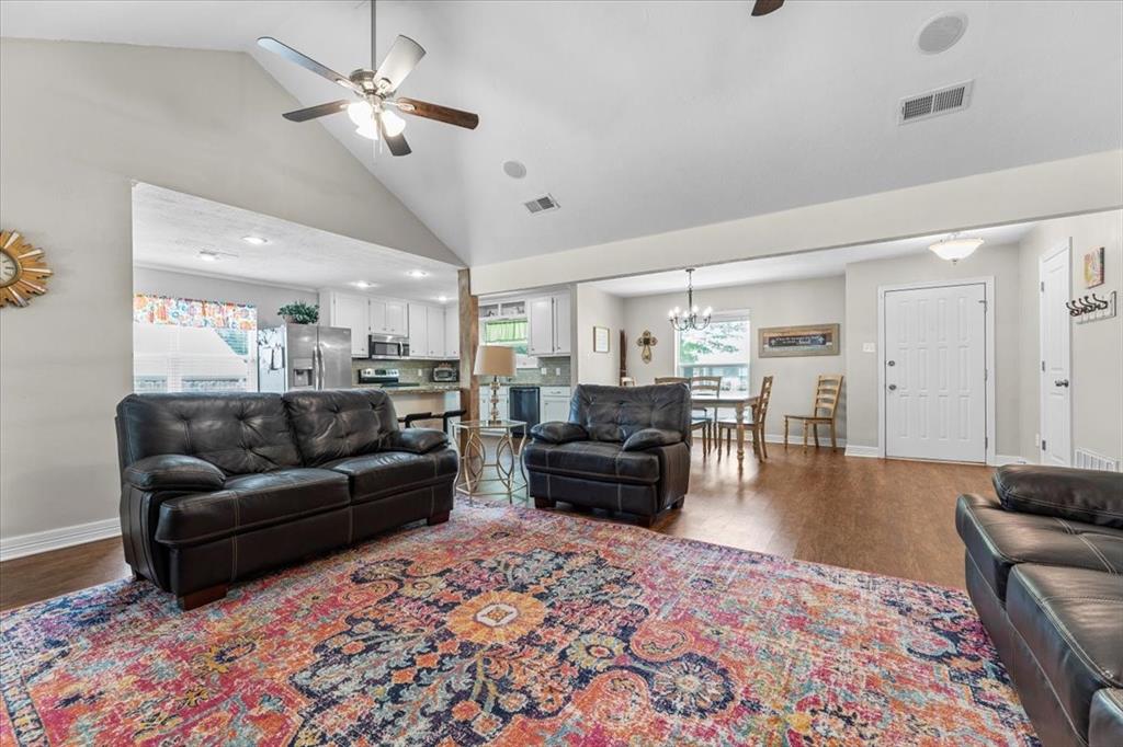 1441 Green Briar Drive, Huntsville, Texas image 6