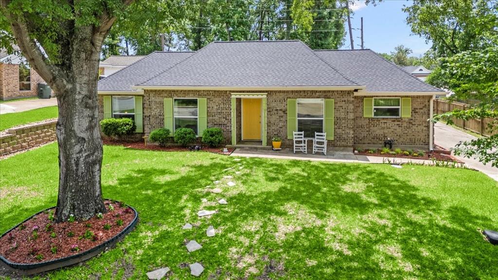 1441 Green Briar Drive, Huntsville, Texas image 1