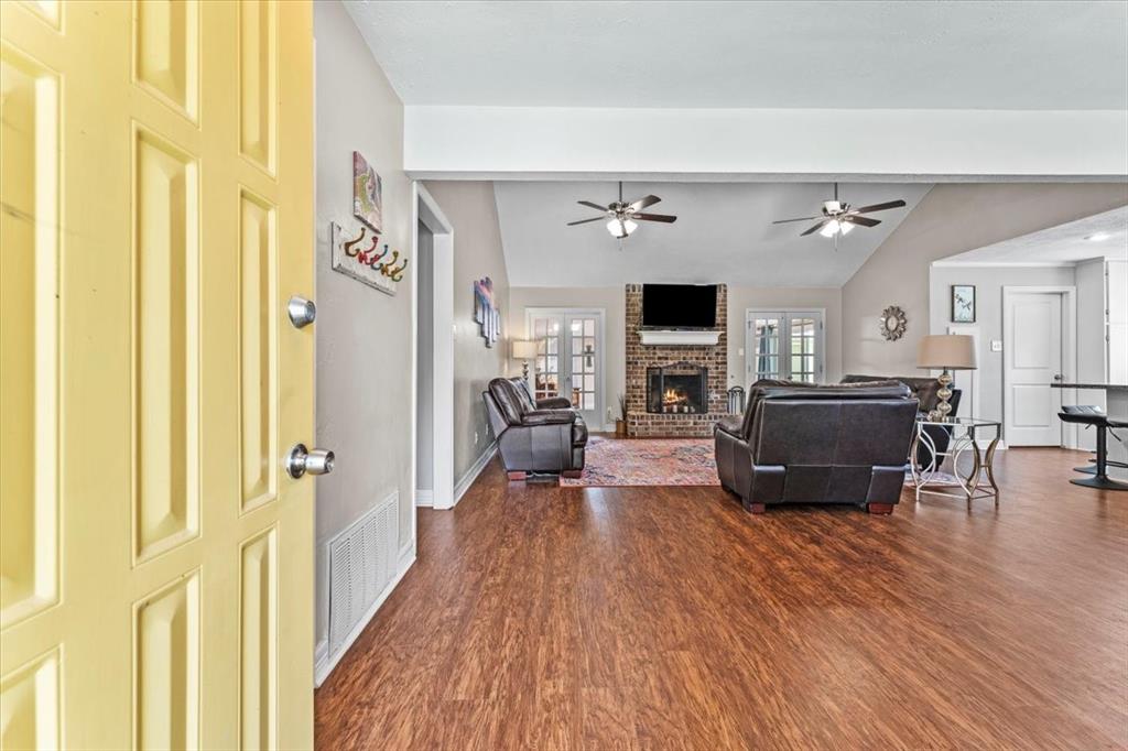 1441 Green Briar Drive, Huntsville, Texas image 2