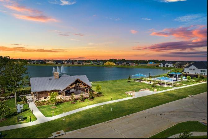 1879 Lake Crest Lane, Friendswood, Texas image 29