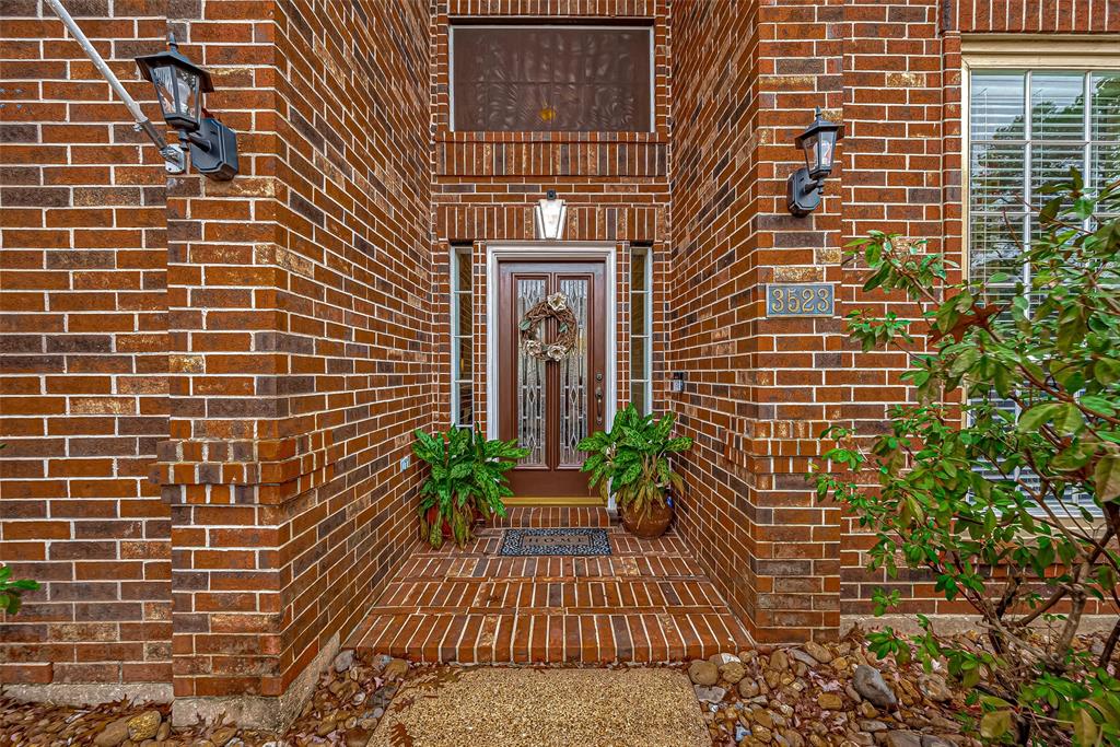 3523 Whispering Brook Drive, Kingwood, Texas image 2