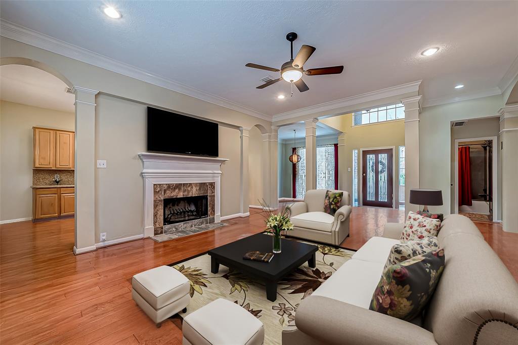 3523 Whispering Brook Drive, Kingwood, Texas image 1