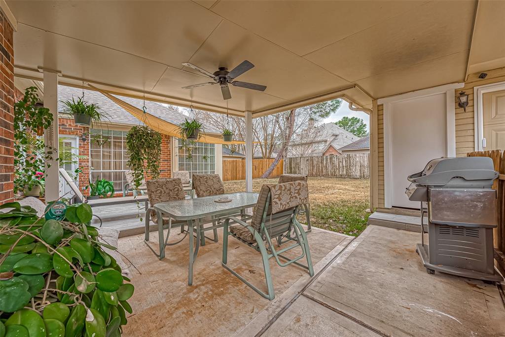 3523 Whispering Brook Drive, Kingwood, Texas image 38