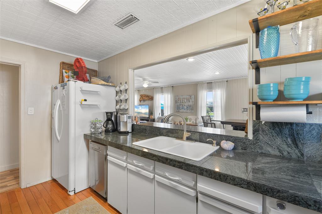 4135 Fort Bend Drive, Galveston, Texas image 15