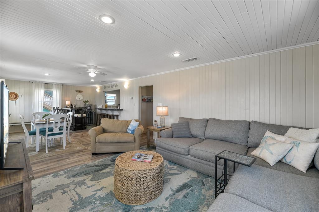 4135 Fort Bend Drive, Galveston, Texas image 9