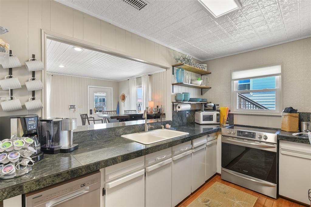 4135 Fort Bend Drive, Galveston, Texas image 13
