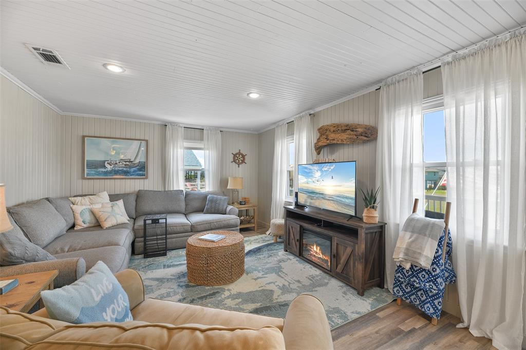 4135 Fort Bend Drive, Galveston, Texas image 8