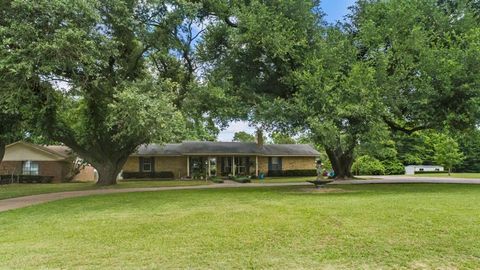 A home in Crockett