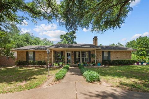 A home in Crockett