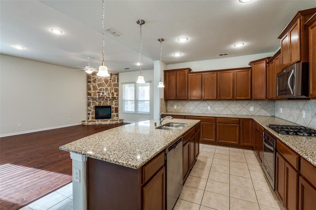 2685 Twin Point Dr Drive, The Colony, Texas image 8