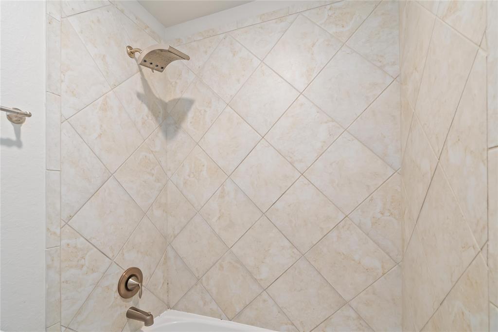 9803 Wyatt Shores Drive, Humble, Texas image 24