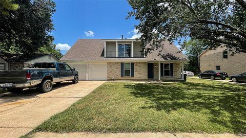 Single Family Residence in Houston TX 10815 Sagetrail Drive.jpg