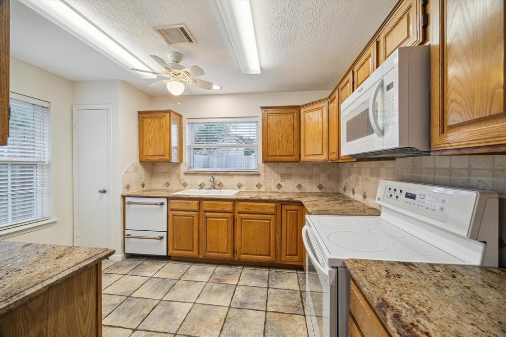 10937 Graywood Court, La Porte, Texas image 8