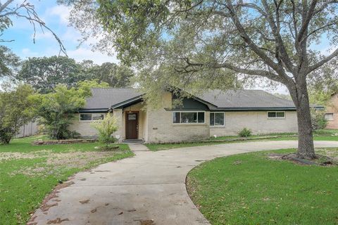 Single Family Residence in Baytown TX 209 Roseland Drive.jpg