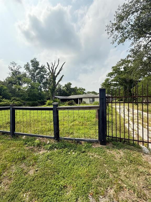 15125 South Drive, Channelview, Texas image 3