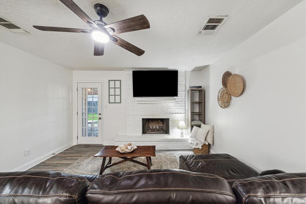 5618 Village Way Drive