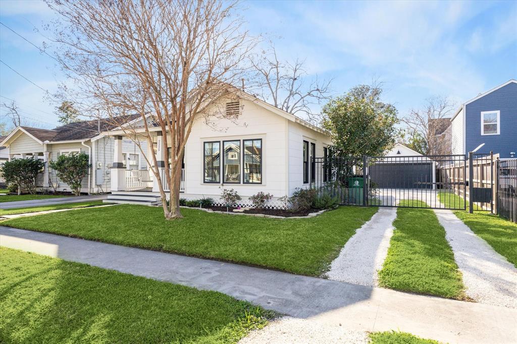 2229 Singleton Street, Houston, Texas image 2