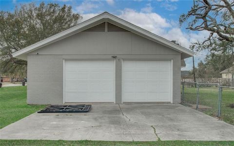 A home in Shoreacres