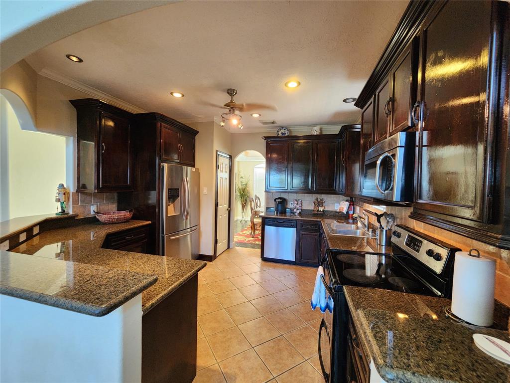 231 Key Largo Loop, Point Blank, Texas image 17
